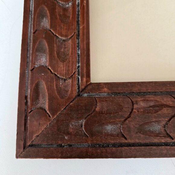 Vintage hand carved wooden picture frame. - Picture 3 of 7